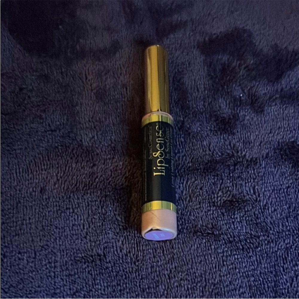 ( 15).  LipSense Lipstick Mauve ice